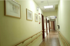 免费享受泅水池、净桑拿、棋牌室、图书材料室